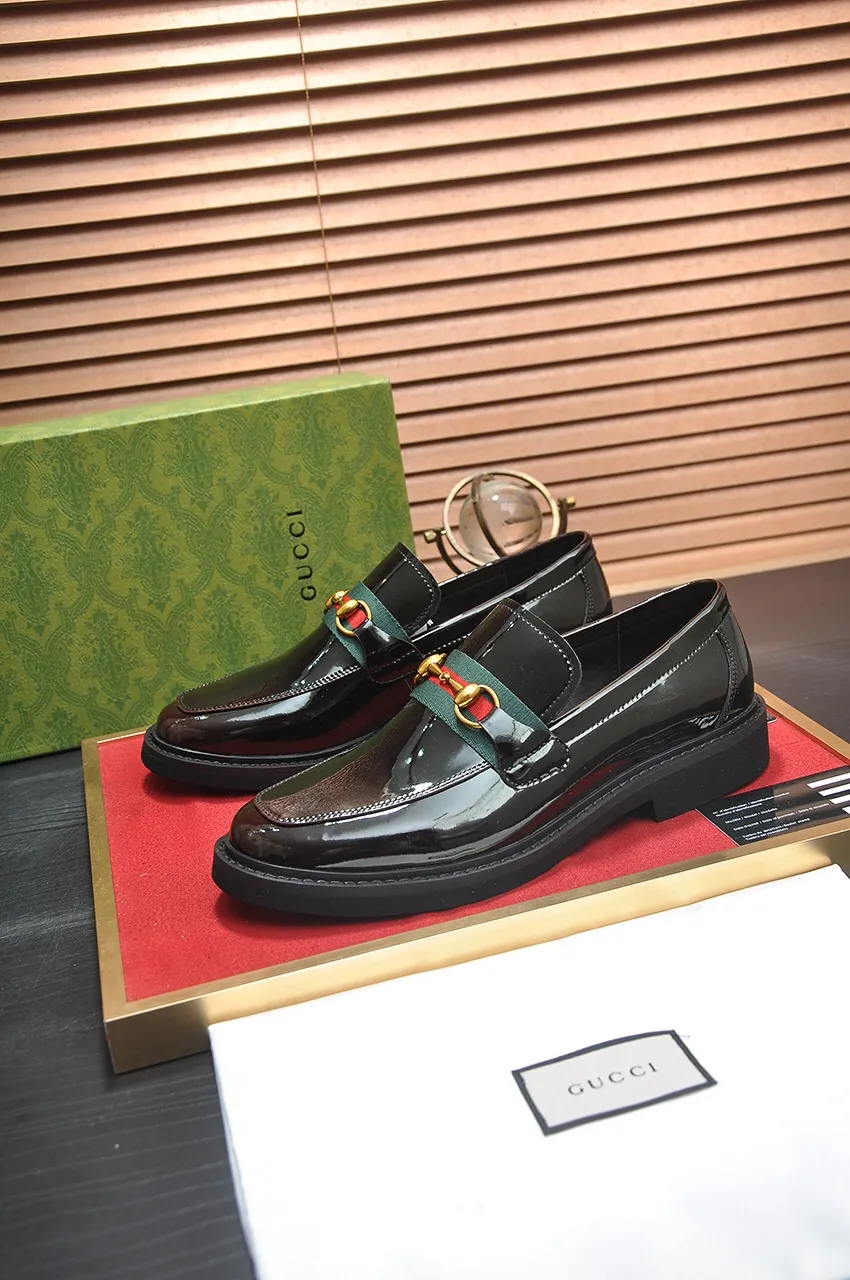 Factory price 540💶Italy’s top luxury men’s shoe giant (GUCCI) (Gucci) (full cowhide lining) new arrival🍃Original European style🔰 Pleasant to the eye😍In order to make the shoes more durable and non-deformable🌀The production continues to follow traditional methods but there is still no lack of innovation💪The original open-edge beaded cowhide is selected for the leather♻️ Smooth, natural and extra bright⭐Made of imported cowhide The rich man’s first choice 38-45 (45 customized)